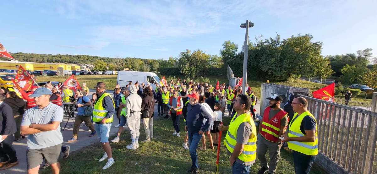 CalciaCgt's tweet photo. Devant les fausses informations diffusées par notre direction, qui remet en cause la légitimité de notre #greve et de la #cgt #calcia, qui prétend que nous sommes 40 grévistes au lieu de +100, le mouvement continu de plus belle ➡️ direction lundi 9 pour le 34e jour de grève ✊🔥 https://t.co/LIsJGPFOIa