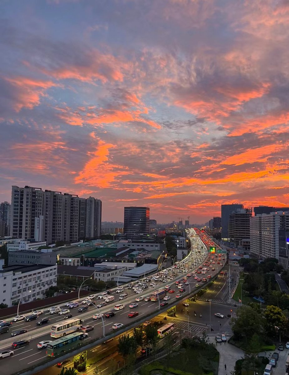 «بعضی نداشته ها،ارزشمندترین داشته های ما هستند»
عصر جمعه تون پر از امید