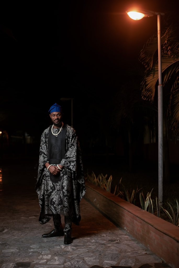 adekunleolopade's tweet photo. The brightest bulb in the room.
Happy Birthday Bad Boy Deks.
Cheers to #29andWinning

Outfit: Complete Agbada by LooksLikeAGoodMan (on IG)
📸: @Fayokunmii https://t.co/g7iswM3dYb
