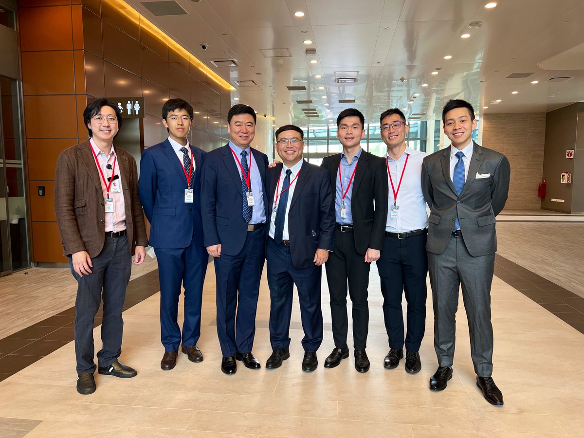 sgh_hpbtx's tweet photo. The team at @mysgh celebrating 20years of robotic surgery! Delighted to have Prof Liu Rong of Chinese PLA General Hospital &amp; other faculty share their experience! As the pioneering HPB robotic surgery dept we will continue to push🤖🔪and advance patient care 💪  #robotic #hpb https://t.co/VeCo8RFj5R