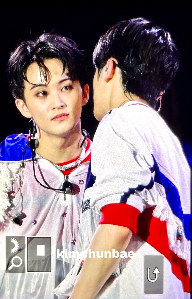 231006 팩트체크 쇼케이스

반쪽즈 귓속말하는게 ㄹㅇ 고양이들의 대화같음🤭

 #마크 #MARK #NCT127