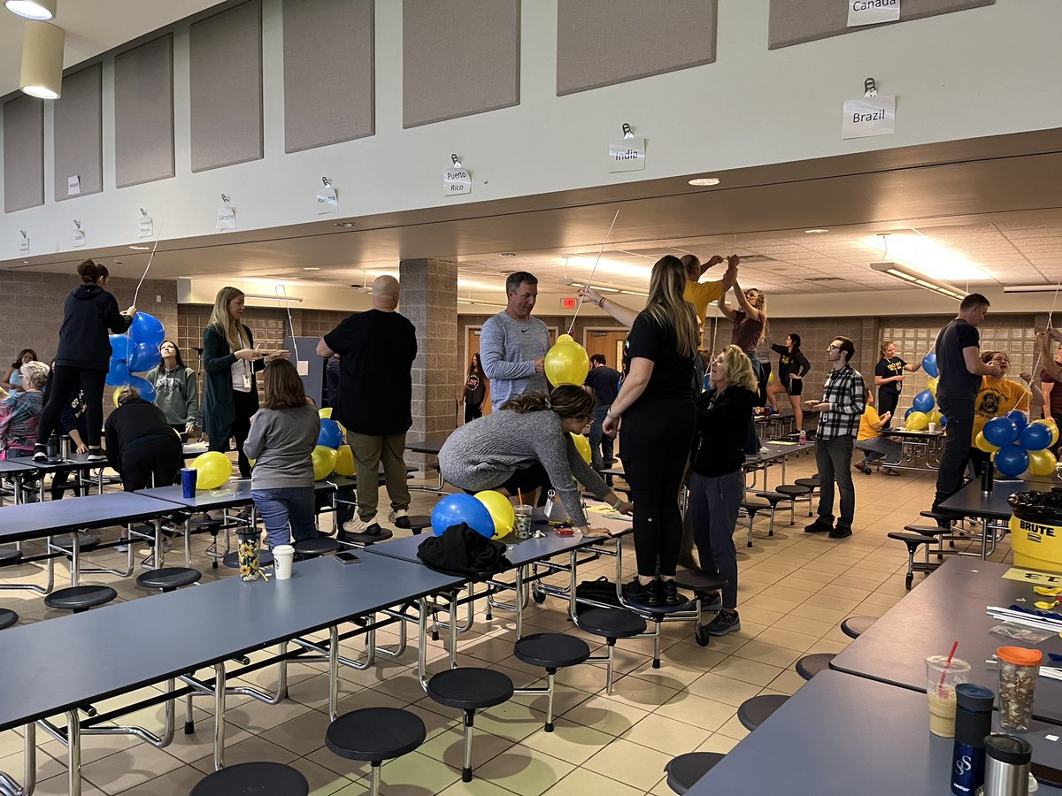 Ranger_Sports's tweet photo. Cosgrove Staff working together to create success! #TrustTower They are #LockedIn https://t.co/LSXaP2t1QA