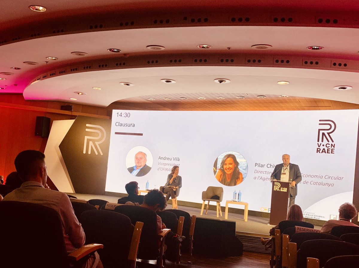 CongresoRAEE's tweet photo. Terminada la magnífica ponencia de Pitron y sus interesantes aportaciones llegó el momento de la clausura oficial del #VCNRAEE con Andreu Vila, vicepresidente de #Ofiraee y @PilarChiva, directora de Economía Circular de @residuscat Con agradecimientos y satisfacción. https://t.co/F3UzJtxXy9