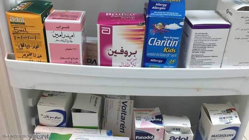 c1li9's tweet photo. لكل ام تحوي صيدلية داخل الثلاجة 

قومي برمي السم الذي في ثلاجتك  واشتري جديد
-لماذا يا دكتور مكتوب مدة الصلاحية 5 سنوات 

⬅️الصلاحية اذا كانت العبوة لم تفتح تظل كما هو مكتوب
⬅️لكن لو العبوة فتحت الصلاحية تتغير و تبدأين بالعد  من اول يوم استعمال للدواء
لأن اختلاط الدواء بالهواء يسبب تفاعلات وتخمر وفساد للمادة الفعالة👌

⬅️ جميع ادوية الشراب للمضادات الحيويه
صلاحيتها بعد أن تتحلل اسبوع خارج الثلاجة واسبوعين داخل التلاجة
🎯ملاحظه ادوية Augmentin
وكل مشابهاتها curam,emoxclav,hibiotic,
magnab iotic deltaclav,megamox
بعد ان يتم حلهم يجب ان يبقوافي التلاجة طول فتره الاستخدام

⬅️الحبوب والكبسولات اللي تأتي في زجاج او علب بلاستيك وفيها حبوب 
تكون صالحة ل ٦ شهور من مدة الفتح 
📌لكن الحبوب التي تأتي كل قرص مغلف لوحده لا تفسد👌

⬅️ الحبوب الفوارة اللي تأتي في علب صالحة مدة شهر واحد بعد فتح العلبة

⬅️ادوية الشراب مثل ادوية الكحة او شراب الاطفال
صالحة ل ٦ شهور بعد الفتح
📌ولوظهر فى اى رائحه غريبه او تغير لونه أو ظهرت فيه turbidity (اى تعكر )نوقف استخدام الدواء

⬅️ القطرات غالبيتها يفسد في شهر
📌لكن قطرات العيون تفسد بين أسبوعين ل 3 أسابيع

⬅️ الأدوية المعلقة ومكتوب عليها معلق من 3 إلى 4 أسابيع

⬅️ محاليل العدسات تفسد بعد فتحها بثلاثة شهور.

⬅️المراهم الجلدية من شهر لشهرين ومراهم العين شهر فقط

⬅️ الحقن من نوع البنسلين والأموكسسلين يجب إعطاءها فور حلها بالماء أما باقي الأنواع تقريبا تحتاج لوضعها بالثلاجة وتكون صالحة يومان
📌فيال الأنسولين ( شهر إلى شهر ونصف أو عند تغير لون محلول الدواء )

⬅️ الحديد و الفيتامينات المحتوية على الحديد يغمق لونها للبني الغامق في أول أسبوع و تظل صالحة من ٣ الى ٤ أسابيع 
واختلف رأي الاطباء حسب نوعية الخزن وتعاملها مع الهواء

فضلها وانشرها وشاركني الأجر 🤍