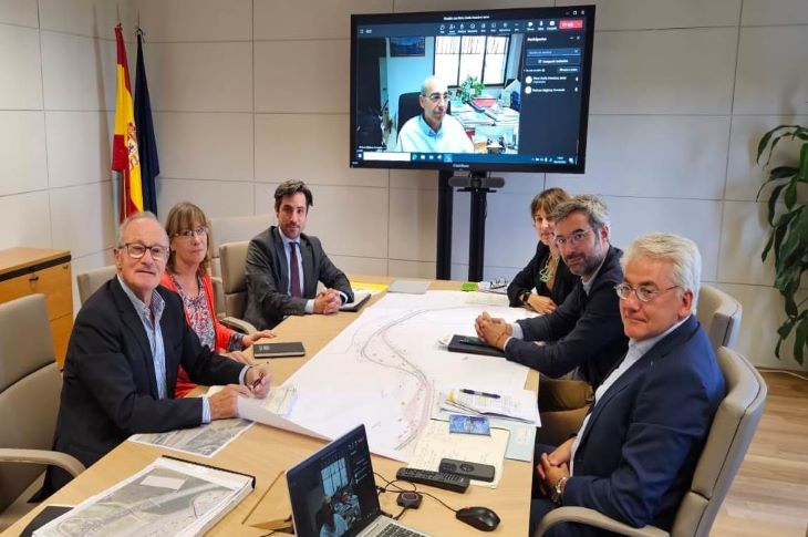 PSEporAlava's tweet image. #DFálava presenta en el Ministerio el proyecto para ampliar el enlace de Armiñón dirección Burgos.

🗣️@Jonnogales: “Existe una gran sintonía y estamos en disposición de cumplir los plazos previstos: licitar este año y e iniciar las obras en 2024”.

➕ℹ️... acortar.link/TelTYr