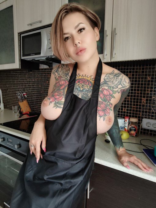What should I cook for you today? Or maybe you want dessert right away? 😈 https://t.co/SbGJ2EKSme