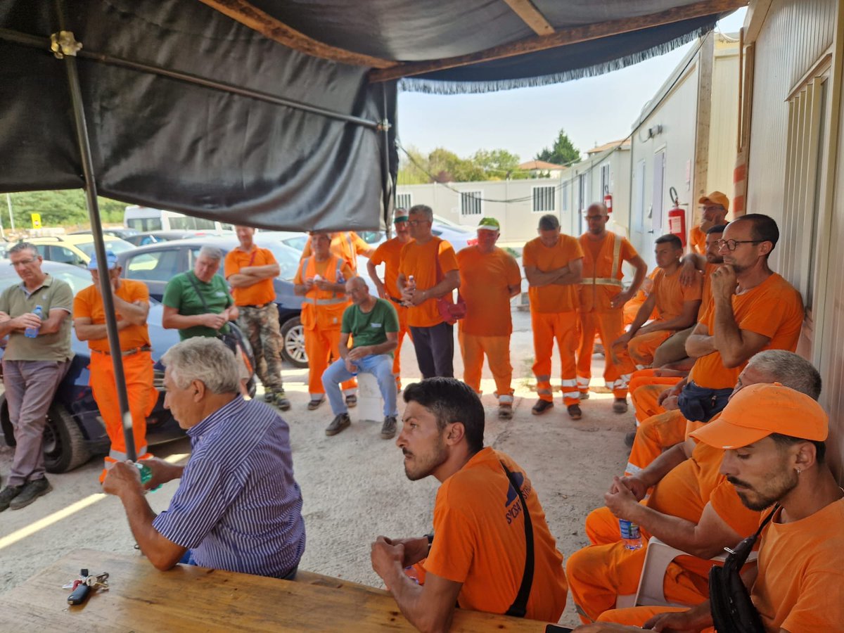 #laviamaestra qualche foto delle assemblee in preparazione della grande manifestazione di domani #7ottobre a #Roma in difesa della #Costituzione. Al link trovi le altre foto, la piattaforma, i video, i messaggio dei sindacati europei delle #costruzioni &gt; bit.ly/3ts2C0R