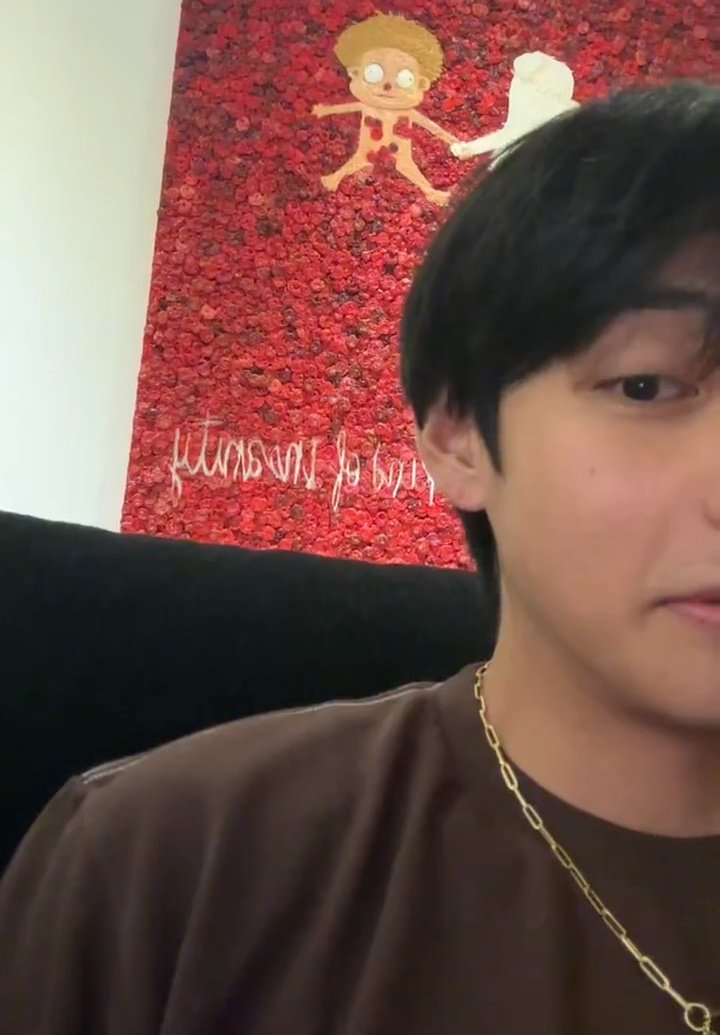 With and without glasses 😏