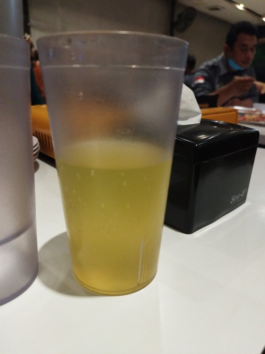 GAZZ188's tweet photo. Gak lagi aku nyobain peach juicee cukk,
Gara - gara kebanyakan minum soju rasa peach bawaannya pasti alkohol terus ajg kalo minum minuman rasa peach.
Ini tadi barusan nyembur minuman peach saking yang kerasa itu soju rasa peach https://t.co/hSPqPPp5sd