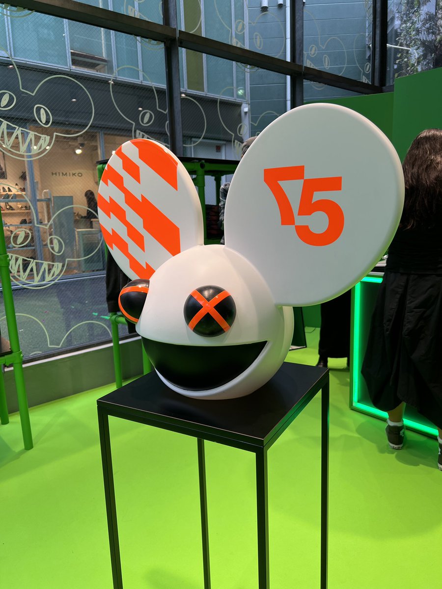 the mau5 x Cat Eyed Boy tokyo pop up shop is open until Oct 8th + Joel will be in store tomorrow 1-3pm for signings! seeya there :P

Address; 1-14-24 Jingumae, Shibuya City, Tokyo 150-0001
Store hours: Oct 4th - 8th [11-7:30pm]
Autograph signing: Oct 7th [1-3pm]