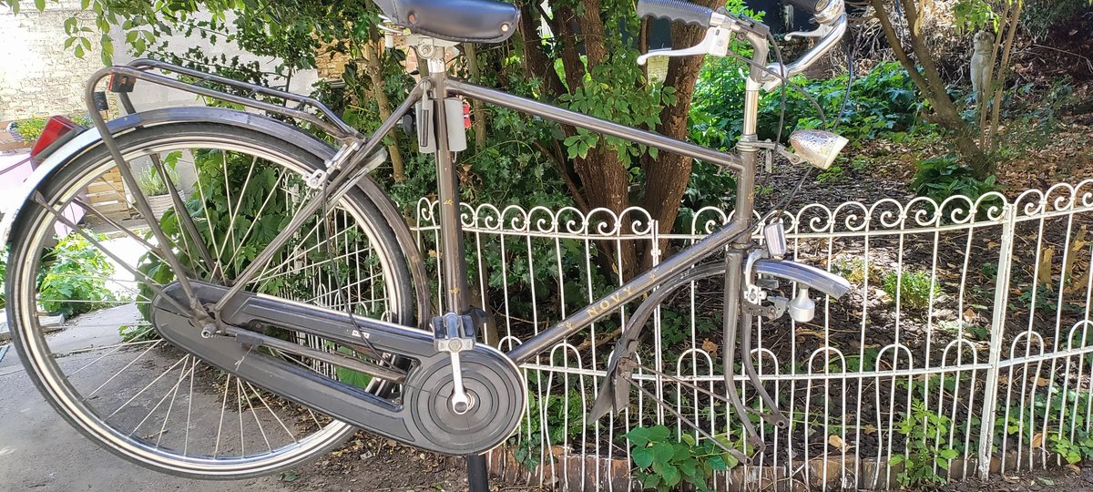 Bike_RepairMons's tweet photo. Envie de remettre ton vélo en ordre pour l'automne ?
Prochain atelier participatif au Hub Vélo Mons
dimanche 8 octobre de 14 à 17h
24 rue de Bouzanton, #Mons
🚲⚙️🔧 https://t.co/Y4ov2XTUml