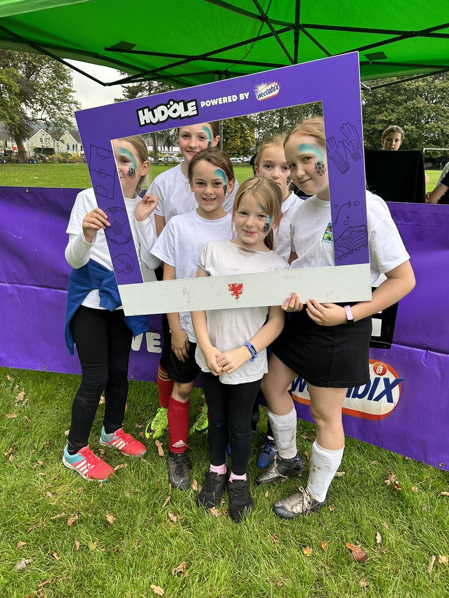 LlanfoistPri's tweet photo. @llanfoistfawrpri  had a wonderful time at the girls football event this morning. Thank you to @MonLifeOfficial for encouraging and motivating our pupils to take part. https://t.co/eTlLFWMOCA