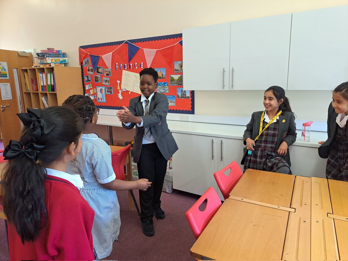 BablakeJunior's tweet photo. Learning to speak confidently in public is a great skill to develop. @BablakeJunior's Debating Society allows pupils to become articulate, critical thinkers and thus strong debaters. #BablakeBreadth #RespectfulArgument #ReflectiveJudgement https://t.co/xT3s0MKmtf
