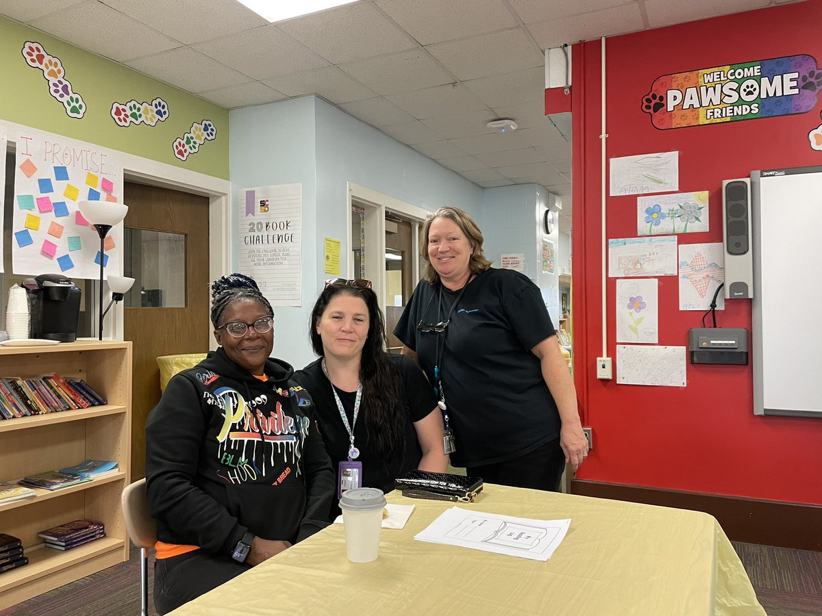 OasisSCSD's tweet photo. Breakfast with the Principal. We enjoyed bagels and hot coffee @OasisSCSD @SyracuseSchools https://t.co/b5nYNNsTWm