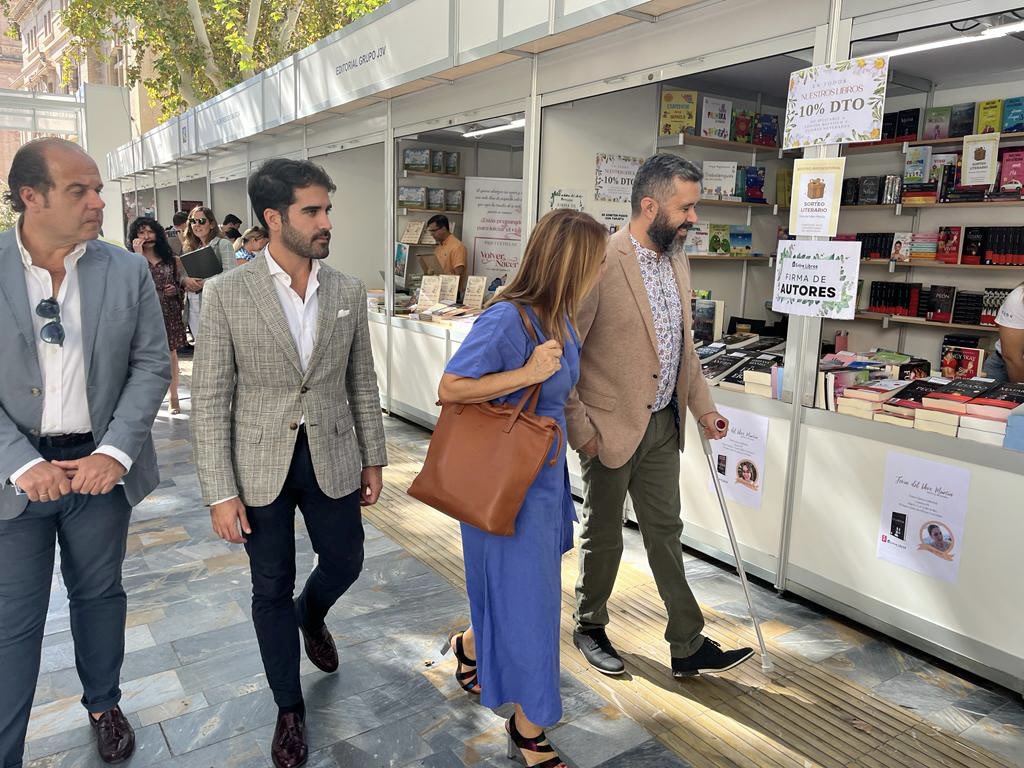 DiegoAviles_'s tweet photo. La @feriaLibroMurci hará historia, se espera la visita de 260.000 personas 

📖 Más de 80 stand, 500 firmas de libros, 200 actividades culturales…

Murcia es desde hoy la capital de la literatura https://t.co/lMn9vyyOMU