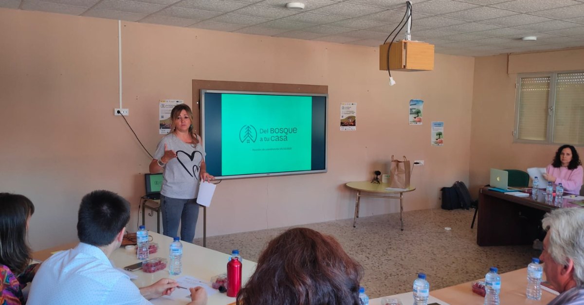¡Arrancamos oficialmente el año 2 del proyecto Del Bosque a tu Casa! Ayer estuvimos en Orea y nos reunimos con las entidades socias del proyecto, así como con alcaldes y alcaldesas de Orea, Andilla, Peñalén y El Royo, pueblos involucrados directa o indirectamente en el proyecto.