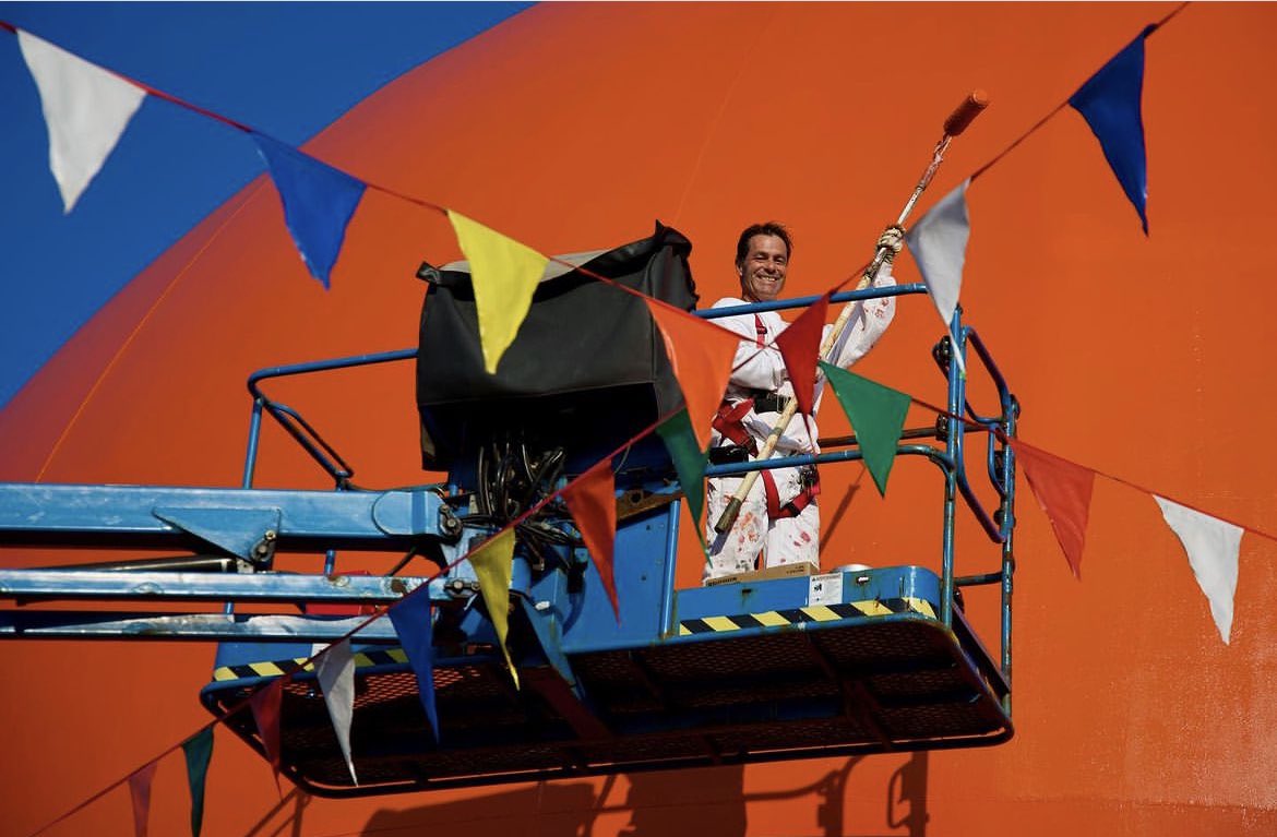 ToulasTake's tweet image. My buddy @EzraSoif stumbled on the Orange Julep being painted and managed to get invited onto the crane. I’m beyond jealous. Look at these pics, though!! #Montreal #OrangeJulep