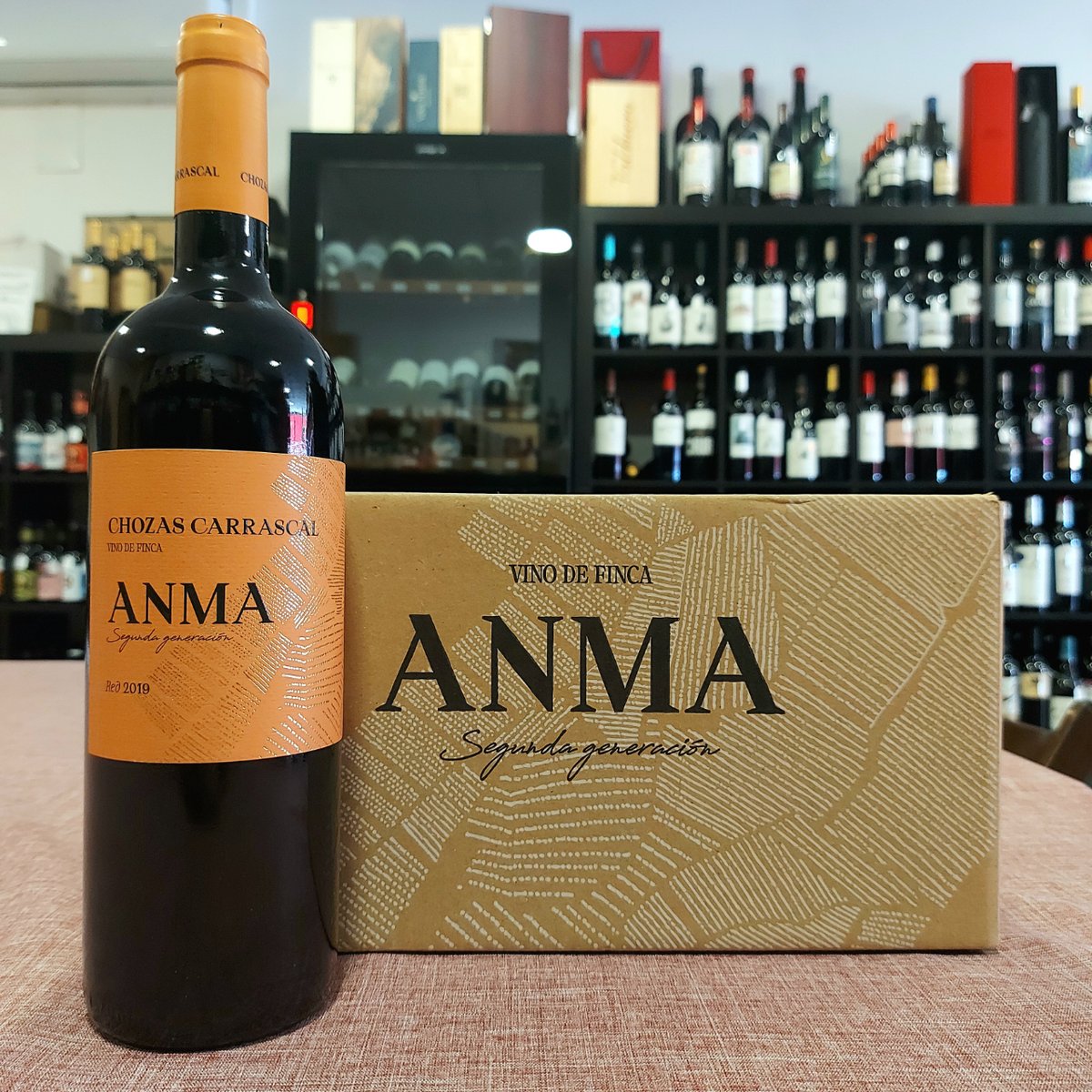 ANMA 📍 D.O. Utiel Requena 🍇 Garnacha y Syrah Fermentación en depósito de hormigón, en torno a los 18 o 21 días. Se realizan remontados dos veces al día pasando a crianza en fudres durante 10 días. #Anma #doutielrequena #deblancoatinto