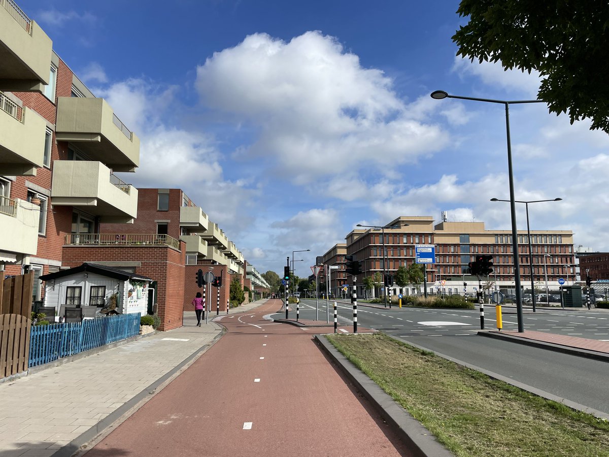 RuthMayorcas's tweet image. Hello from #Delft, gorgeous car free route to get here from Vlaardingen. + amazing #cyclepaths along main rds. So many women #cycling as it’s safe to do so. @RantyHighwayman @BicycleDutch @Cycling_Embassy @MikeyCycling