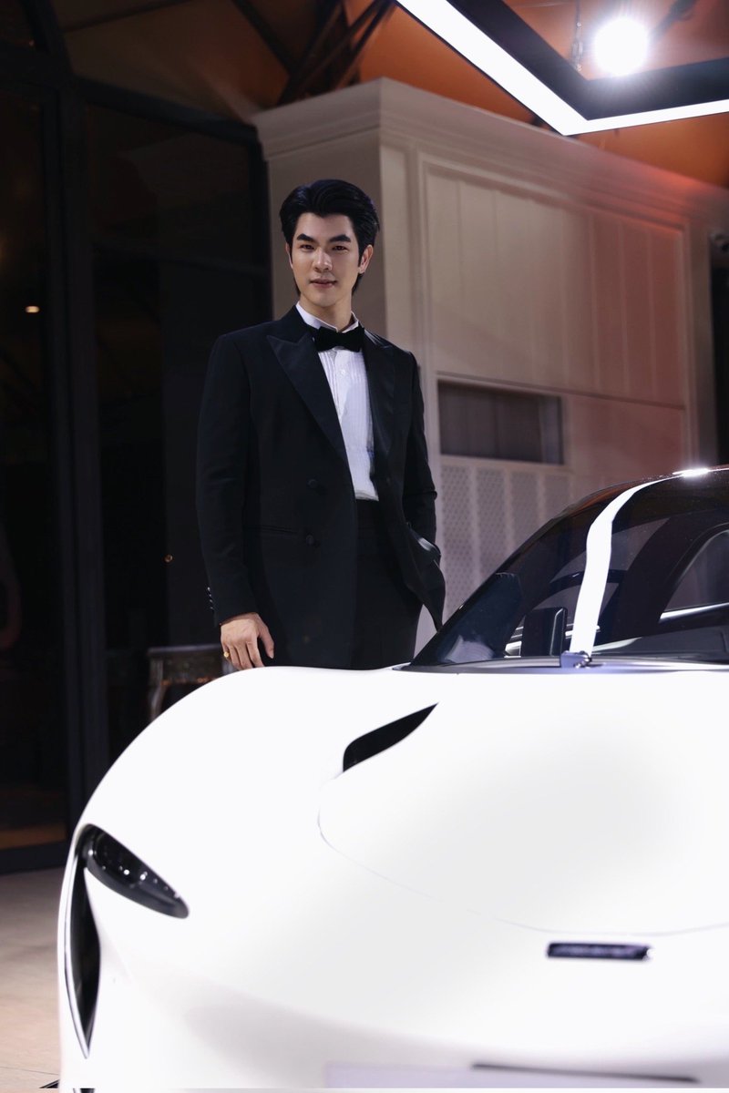 It is as bright as a light cloud covering the moon, and as floating as a stream of snow returning to the wind! 

#McLaren60thxMile
<a href="/milephakphum/">mile phakphum</a>