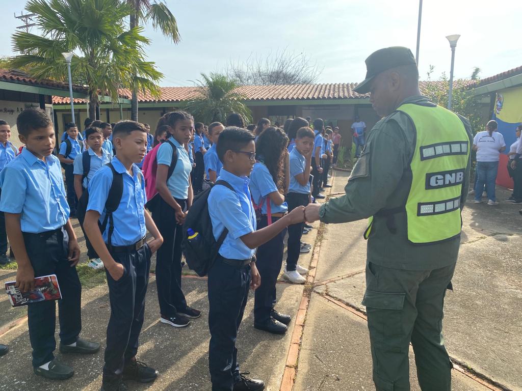 PelotonCuarto's tweet photo. #06CT Centinelas permanentes comprometidos con el regreso a clases de nuestro cemillero de la patria. https://t.co/GcLEhjSKkT