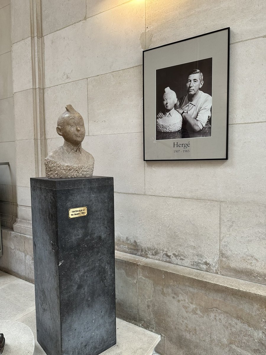 Kinxoc's tweet photo. Lugares VRGS pa visitar con el máster @eltalcha: Museo Belga del Cómic. Los spots de realidad aumentada son alucinantes #Bruxelles #PoderosoFacilote #OcupoPoderoso #HoySoyPoderoso #HelloPoderoso ! https://t.co/CXUIJsAR6i