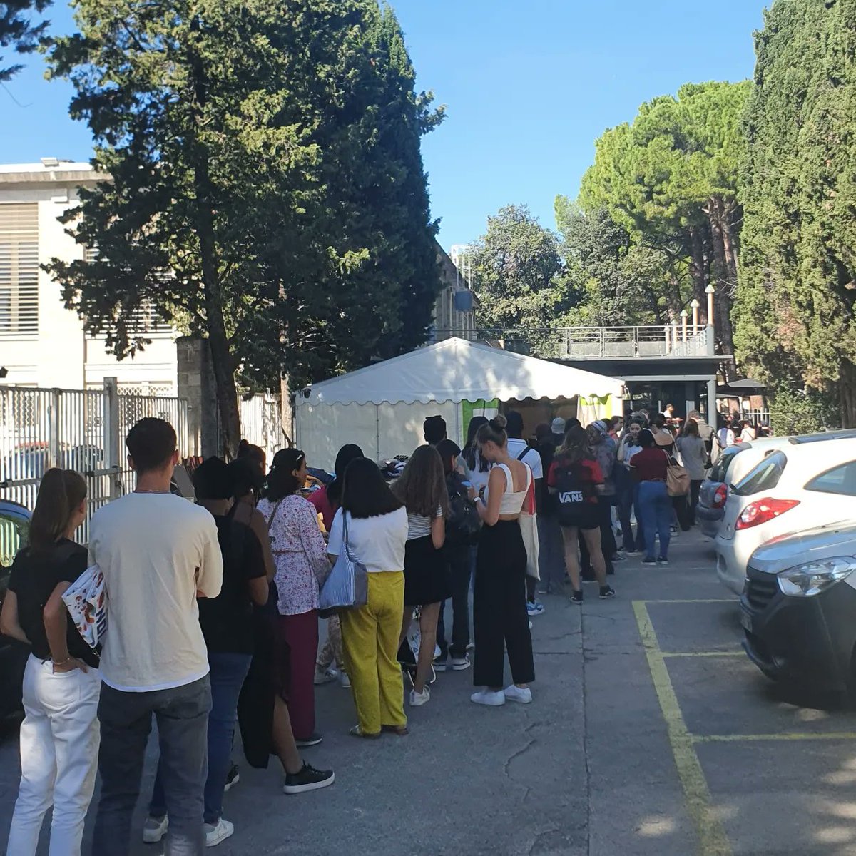 scum34's tweet photo. 🚨 ALERTE ! 84% des étudiants de Montpellier ne mangent pas à leur faim !

Cet après-midi à Montpellier, le SCUM organise une distribution alimentaire et de vêtements en partenariat avec @crousmontpellier et @banque_alimentaire_herault pour plus de 300 étudiants https://t.co/nygoIqL0Qd