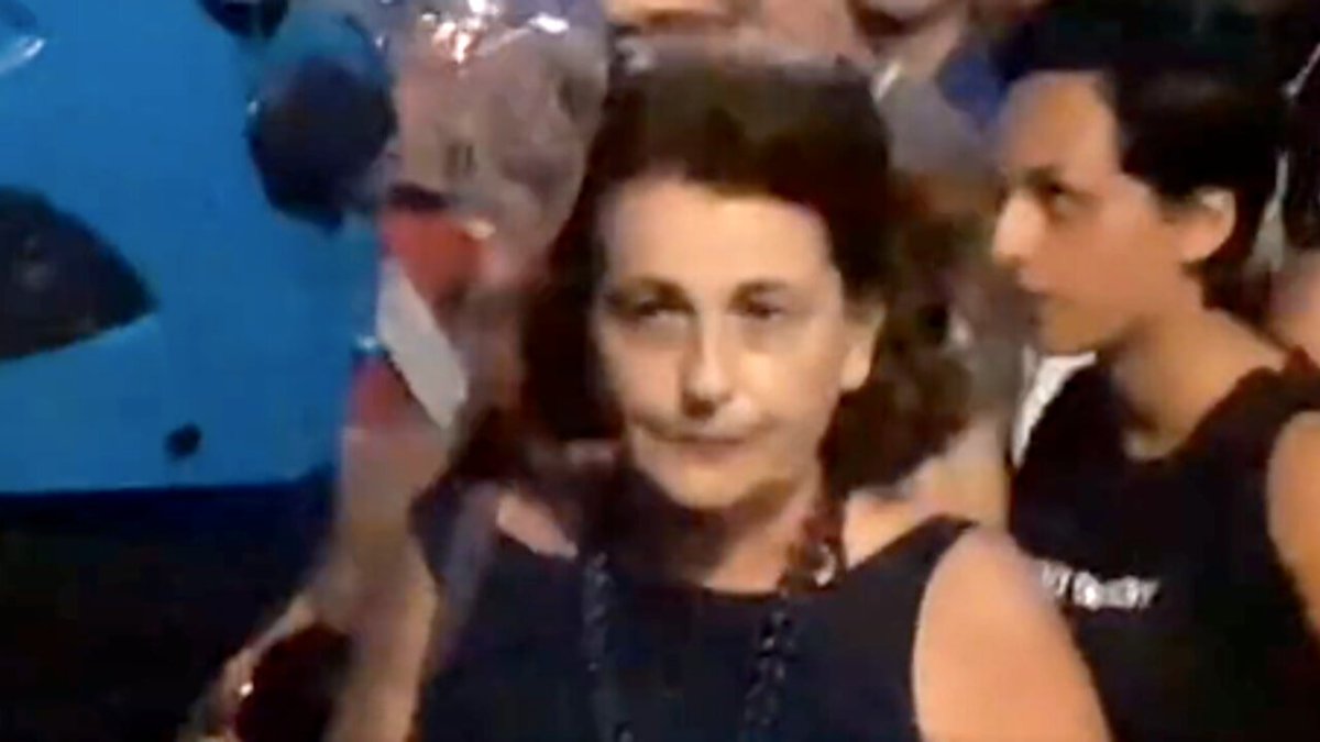 ChiodiDonatella's tweet image. Ora il problema non è che un giudice scenda in piazza con chi grida "assassini e animali" alle #forzedellordine.
No.
Ora per i #compagni il problema è scoprire chi abbia fornito a #Salvini il video che ritrae la #Apostolico.
Mo' capite #Vannacci quando parla di #mondoalcontrario?