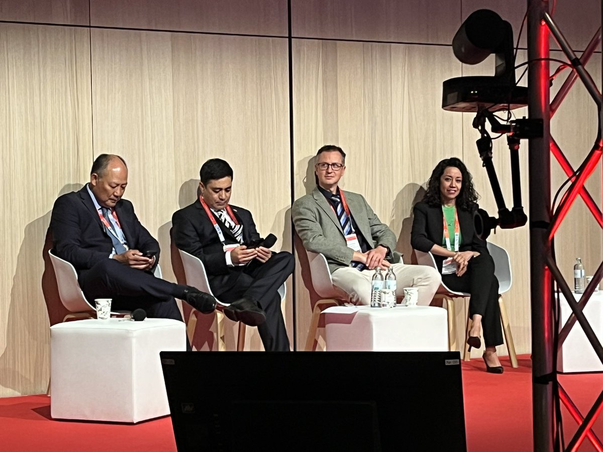Another excellented session with major representatio. from the Barts Complex Aortic Team at #EACTS2023 - Aortic valve repair techniques
<a href="/mraungoo/">Aung Oo</a> <a href="/BenjaminAdamsMD/">Ben Adams</a>