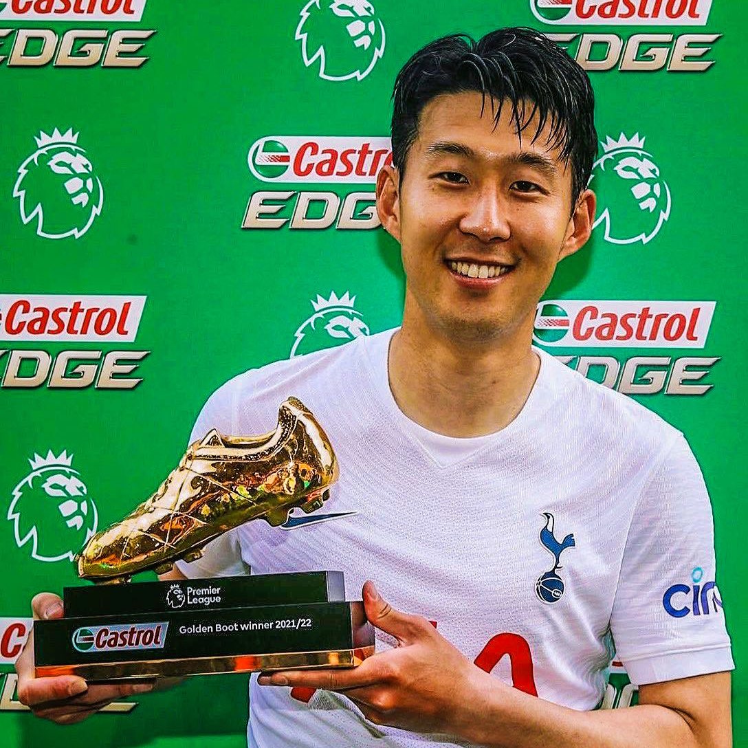 🇰🇷⚽️ Son Heung-min: "I left South Korea when I was 15. I moved from my parents and went to Germany, it was a completely different language." 

"I was crying every single day… I was so tired &amp; lonely. I felt really sad. I was crying but I still wanted to do it because it was my