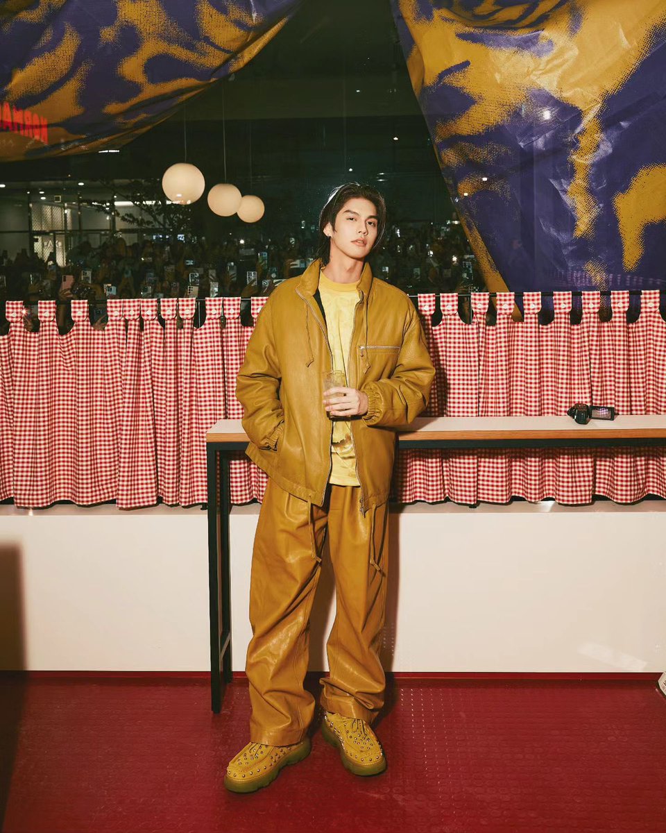 __opywpy__'s tweet photo. Bright IG🔥

Burberry Bright In Seoul 
#BurberryStreetsxBRIGHT 
#BurberryStreets 
#Burberry 
#bbrightvc https://t.co/UXabwnOxAr
