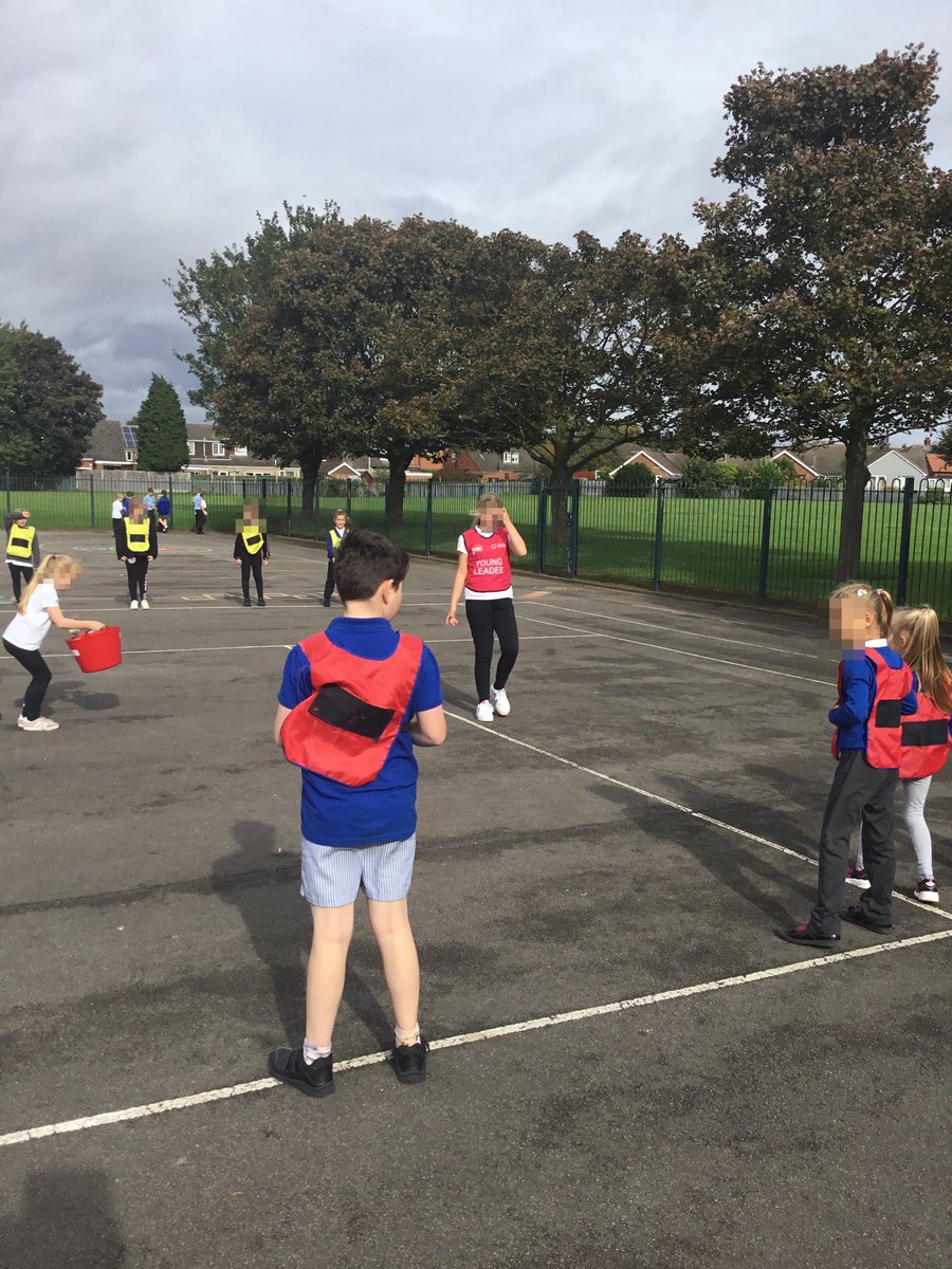 LeysFarm's tweet photo. The children enjoying their lunchtime activities today! Our Sports leaders and Buddies do a great job leading activities and supporting in the playground. #LFJSPE #LFJSPSHE https://t.co/FwTts8sm3V