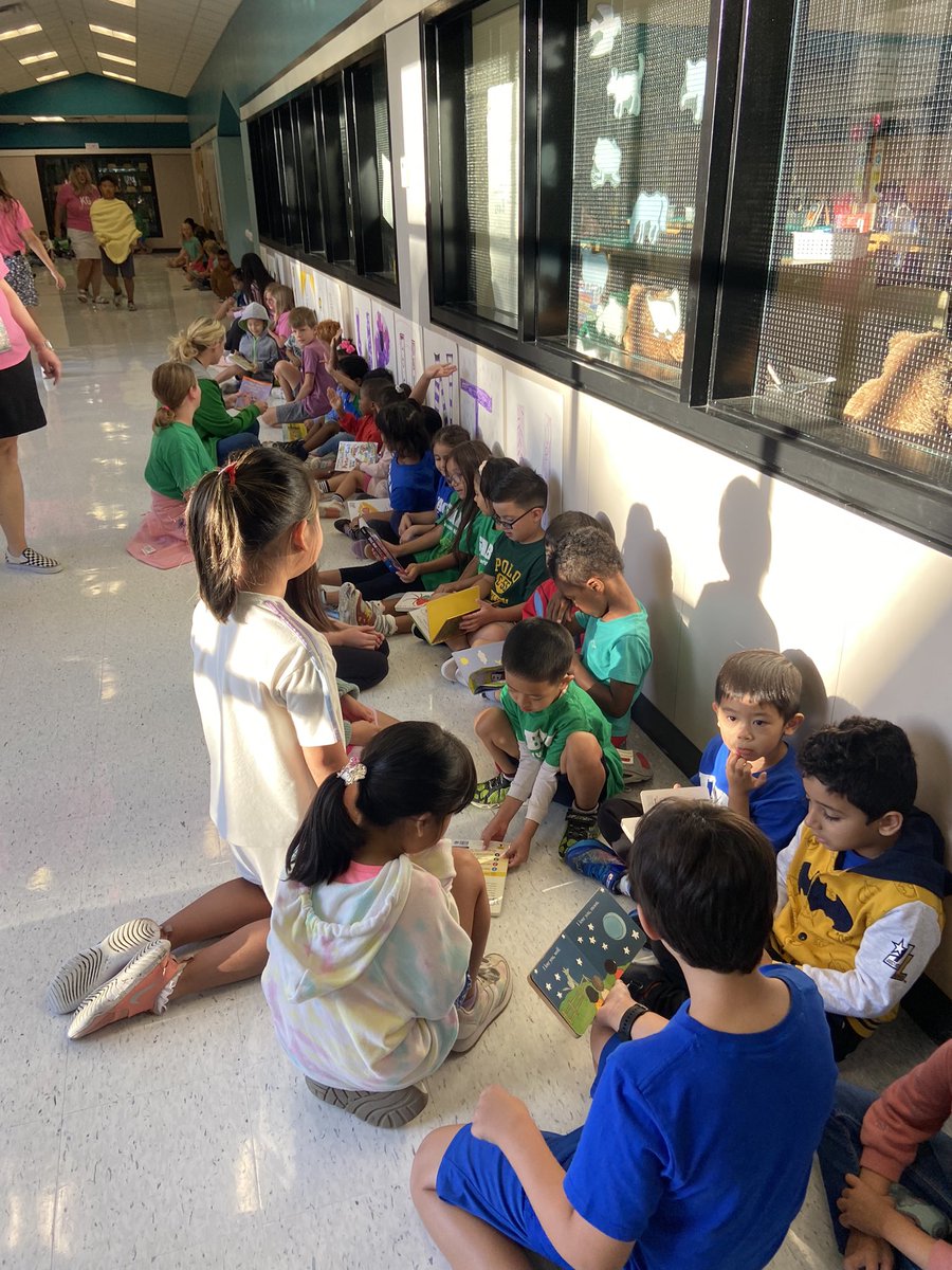 MrsMontegudo's tweet photo. School wide Buddy read #lisdreads #HVESmiles @HebronValleyES https://t.co/N7JamIVbxO