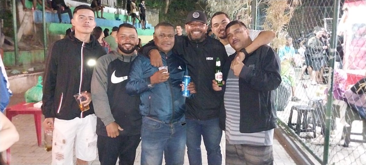 HugoLeo62799714's tweet photo. Só cria ninguém de fora https://t.co/Do49UuGcpQ