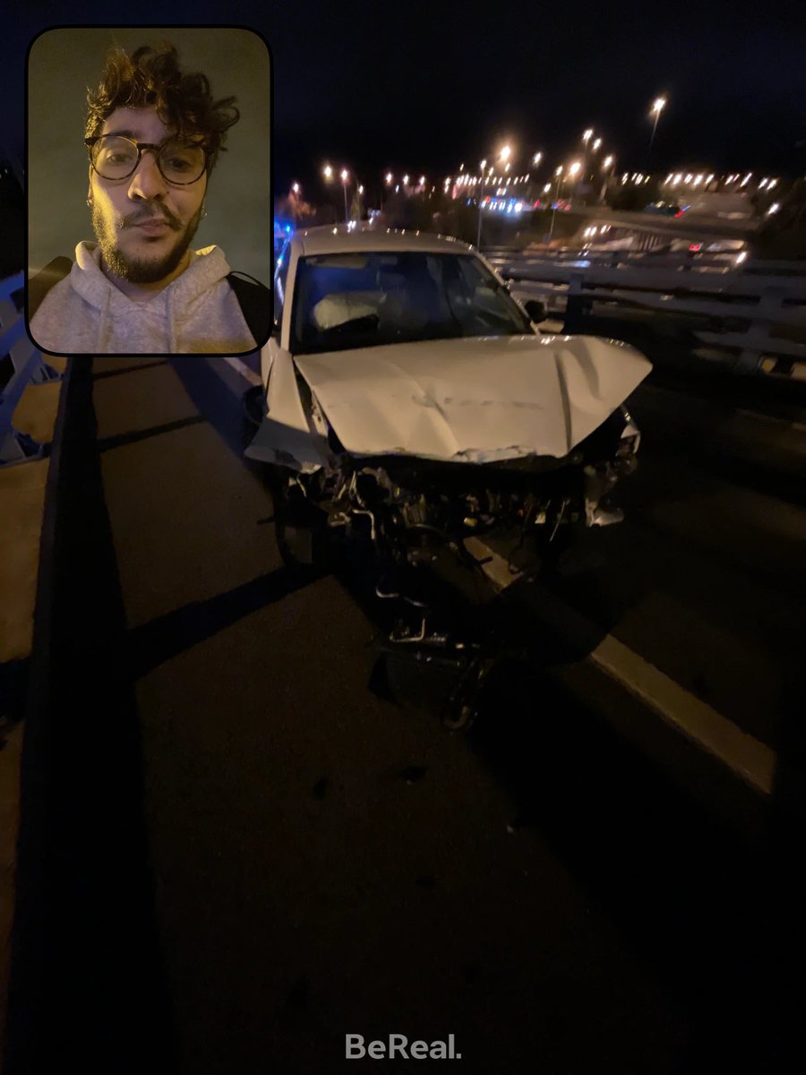 pacolm19's tweet photo. yo: doy tres vueltas de campana y casi sobrevuelo la m30
mi movil: ⚠️ It’s time to BeReal ⚠️ 
yo:

#RealestPersonOnEarth https://t.co/cuLgb9rDU8