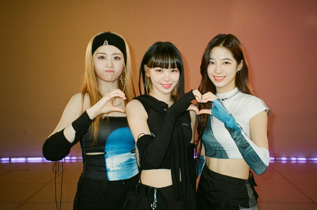 LSRFM_GLOBAL's tweet photo. Tweet, Quote Retweet, and Reply with:

GET WELL SOON CHAEWON 
GET WELL SOON YUNJIN 
GET WELL SOON KAZUHA 
#GetWellSoonChaewon 
#GetWellSoonYunjin 
#GetWellSoonKazuha https://t.co/GQrNPnubVu