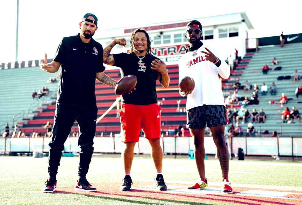 GAMEDAY for the boys in red and black!

❤️🫶🏽🐾