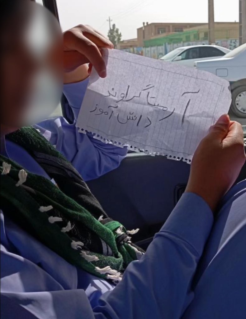 gh0lch0magh's tweet photo. یک ساله حواسشون به کل ایران هست و هر جمعه فریاد اتحاد سر می‌دهند؛ مردم شریف #زاهدان.
#آرمیتا_گراوند https://t.co/jSYrEQSvhb