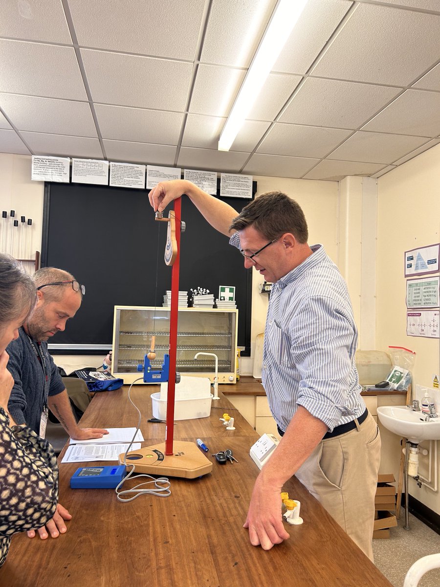 Foundation Physics workshop at <a href="/IOPWales/">IOP Wales</a> today with our technical expert Jackie and Graeme Coleman of <a href="/EiscoScientific/">Eisco Scientific</a> 

Foundation Physics is designed with non Physics specialists in mind. Each add on includes full instructions and teaching notes  
ow.ly/9mTn50PBOiP
