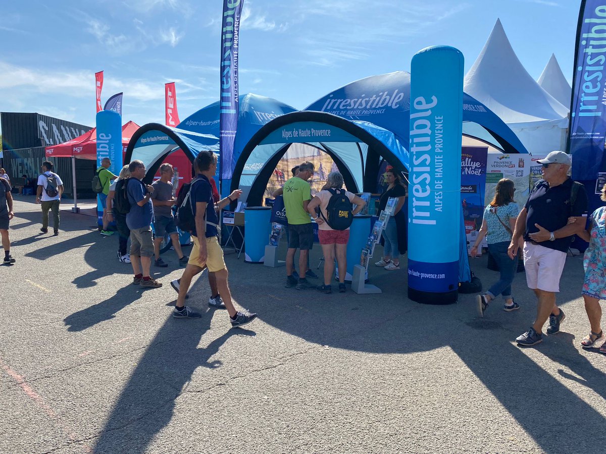 AlpesProvence04's tweet photo. ✅2ème jour sur le @RocdAzur 2023 pour les #alpesdehauteprovence et leurs partenaires !
Les animations s'enchaînent avec succès 🤩
Beaucoup de visiteurs présents sur site 👍👍
#irresistiblealpesdehauteprovence 
#vtt https://t.co/0Xo8EqcmHY