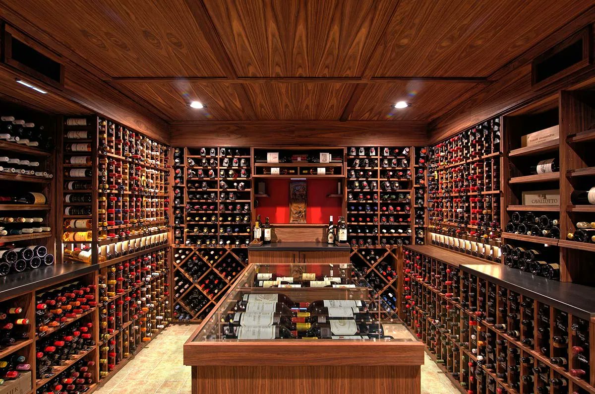 Expand your exclusive wine collections with these beauties. Explore the most unique wines in the world: bit.ly/CatwalksAndPar… #WineCollector #WineCollecting #LuxuryLife #CatwalksAndParadise