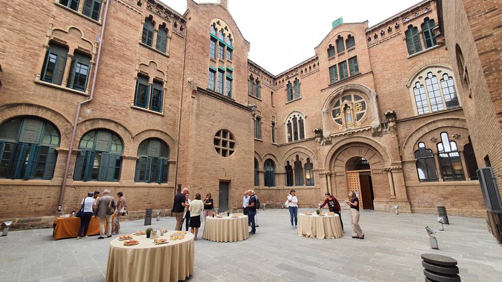 EquipeLaffargue's tweet photo. Muriel is presenting at the LIAC symposium in Barcelona ! Go Muriel !  @I2mcT @NSFAthero @InsermOccPy https://t.co/MVbxpEHDUB