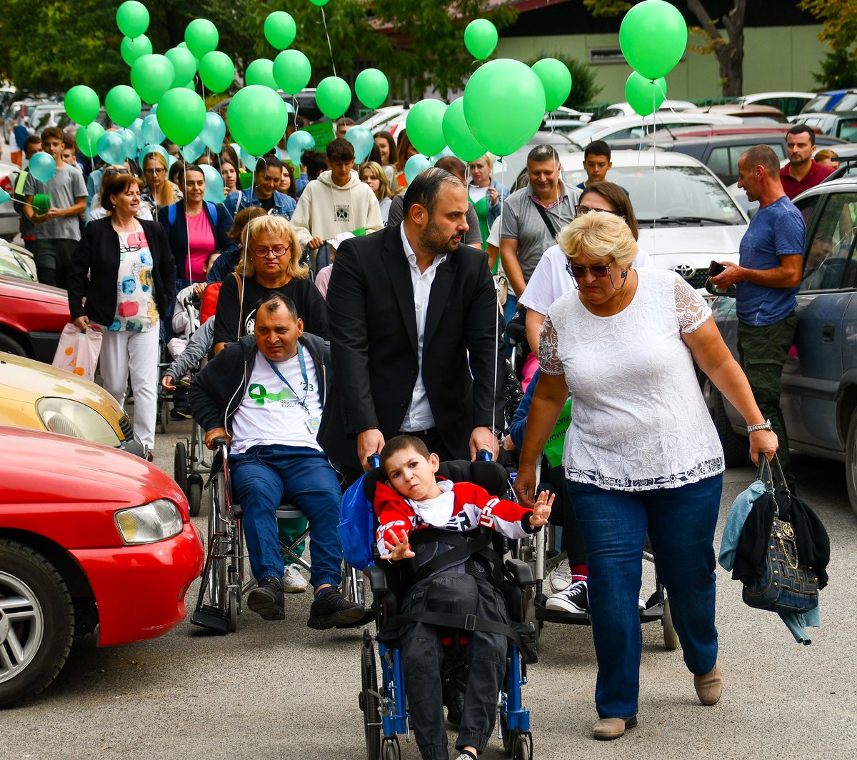 . <a href="/GjorgjieskiOrce/">Орце Ѓорѓиевски / Orce Gjorgjievski 🇲🇰</a> искрено и многу ги сака овие деца.
Браво машко! 💪❤️