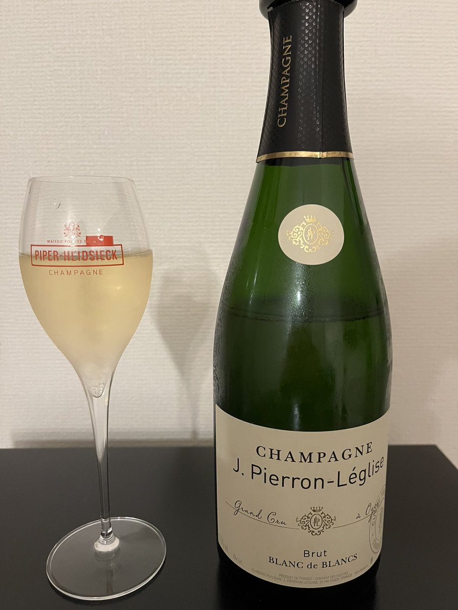 ステキなシャンパンスタート🍾

イースト香、梨のニュアンス、残糖感のバランスが良い💫

#champagne
#blancdeblancs