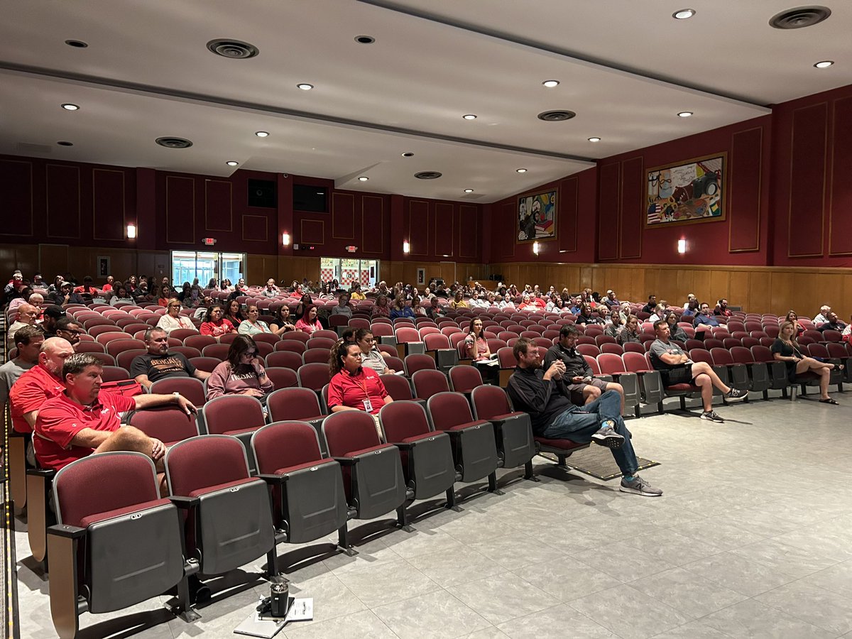 Curriculum_TCS's tweet photo. Troy City Schools team members are partnering with the Troy Police Department and the Child Advocacy Center for training on Erin’s Law/child abuse. A nice example of the partnerships we have in our community to keep our children safe.
#TheTrojanWay
 #teamwork https://t.co/oI6v0UEiNB