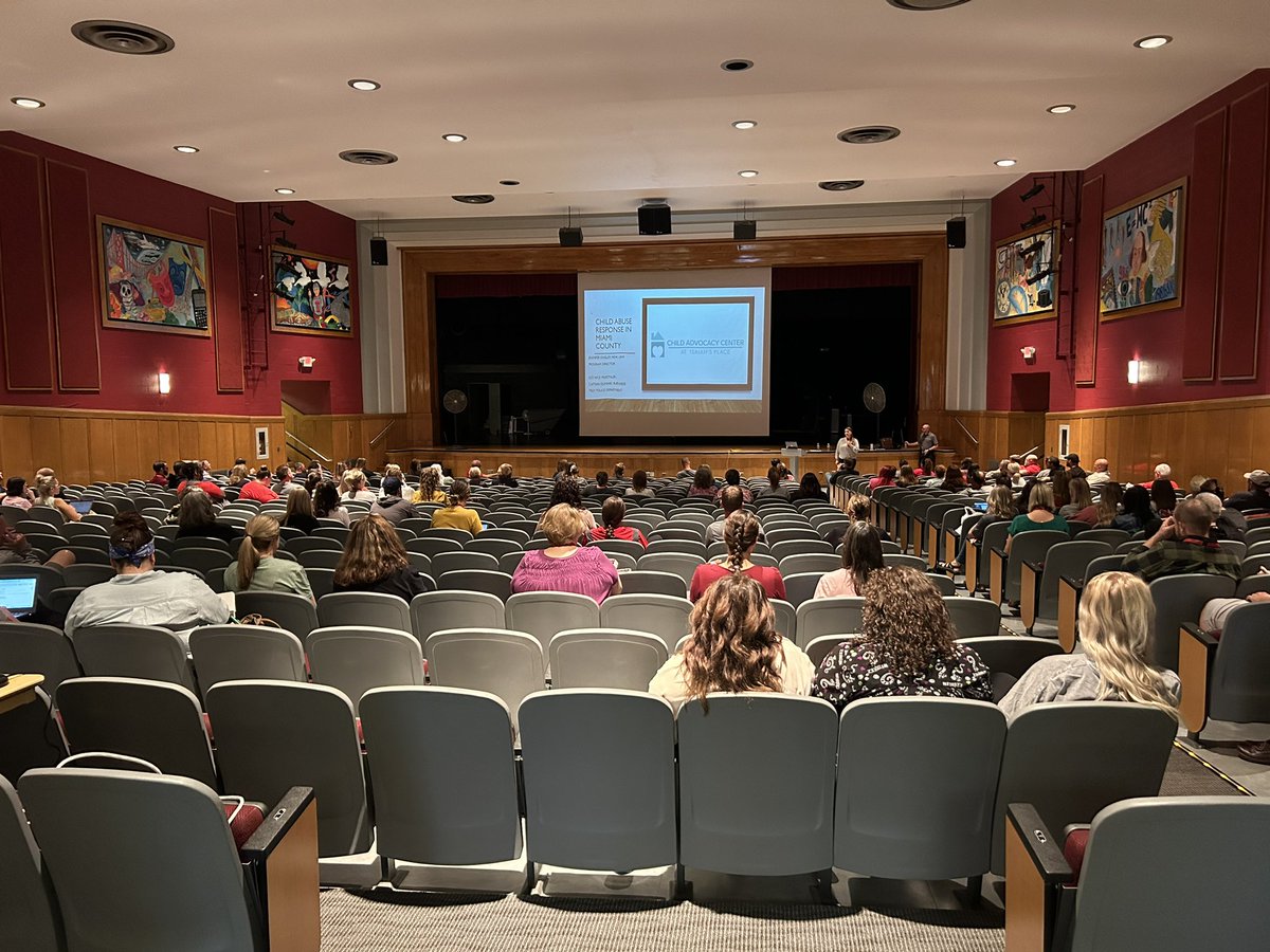 Curriculum_TCS's tweet photo. Troy City Schools team members are partnering with the Troy Police Department and the Child Advocacy Center for training on Erin’s Law/child abuse. A nice example of the partnerships we have in our community to keep our children safe.
#TheTrojanWay
 #teamwork https://t.co/oI6v0UEiNB