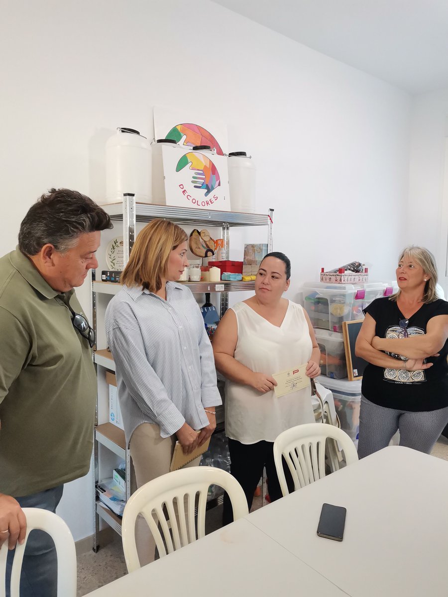 Colaboramos con la Asociación  de Familias con Diversidad  Funcional "DeColores" a través del acuerdo de patrocinios firmado con el Ayuntamiento de Coín. La cantidad aportada se empleará en talleres con los niños y niñas del colectivo
#compromisosocial