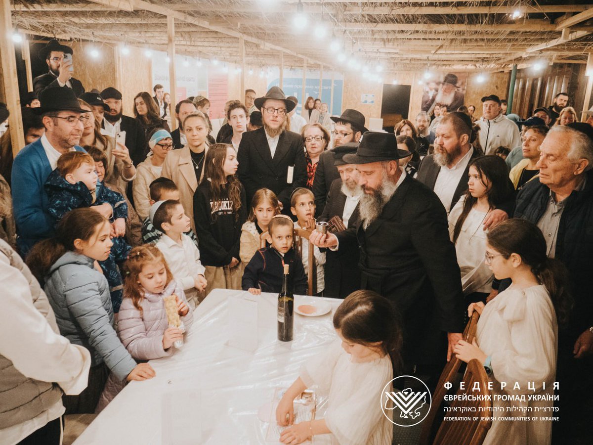 FJCU's tweet photo. #Sukkot is a holiday that reminds us of the importance of community and recalls the ancient history of the Jewish people.This year's celebration was particularly inspiring in #Machne_Chabad in #Hungary, founded by the joint efforts of the #FJCU, #EMIH and the Hungarian government https://t.co/3CRJQptAwi