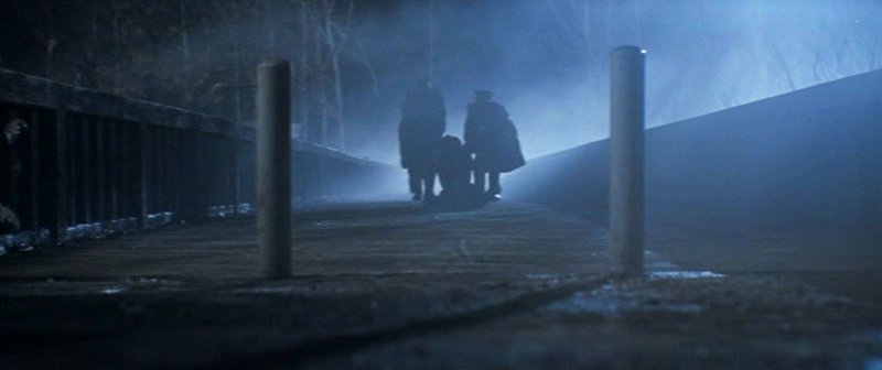 TarizSolis's tweet photo. Sering disebut salah satu film terbaiknya Korea, 'Joint Security Area' memang sungguh brilian. Satu suguhan misteri mengikat dari Park Chan-wook yg bikin hati remuk berkeping-keping apalagi di menit-menit terakhir yg susah dilupakan!

Ini tentang seorang prajurit Korsel yg menjadi tersangka utama kasus pembunuhan terhadap dua prajurit Korut yg ditembak mati saat bertugas di pos penjagaan perbatasan Korea.