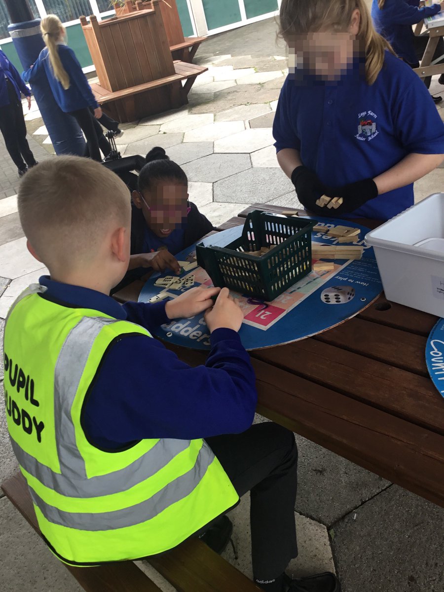 LeysFarm's tweet photo. Some more children enjoying the activities on offer at lunchtime. #LFJSPSHE #LFJSPE https://t.co/16lmlFi7hE